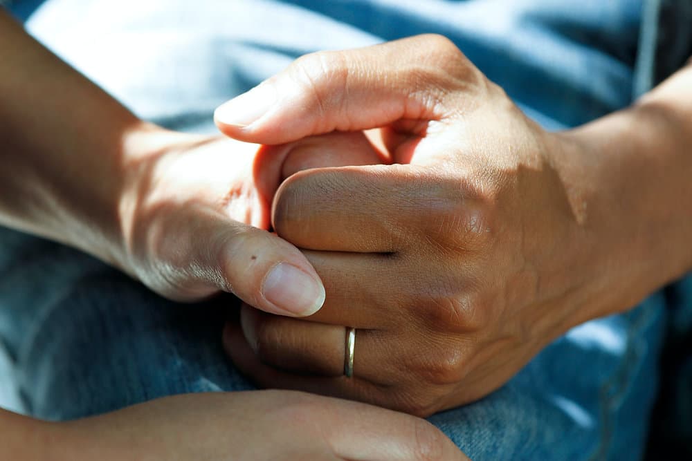 8 Things to Do and Keep in Mind While Caring for Someone in Cancer Treatment