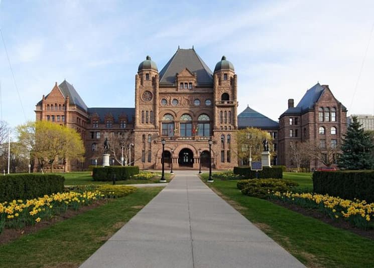 Where to stay in Queens Park?