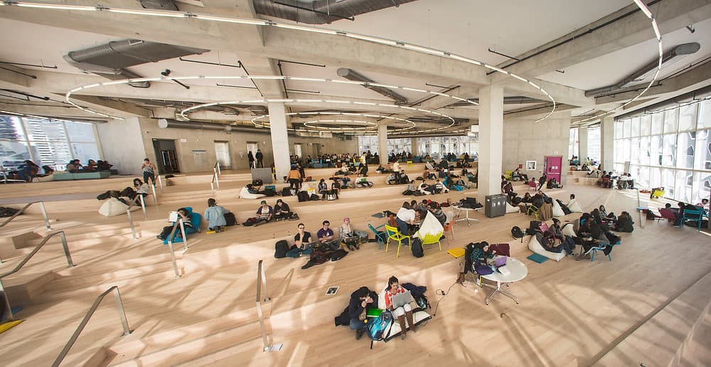 Where to Stay Near the University of Toronto and Toronto Metropolitan University